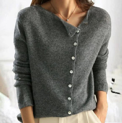 Pull en maille a boutonnage asymétrique