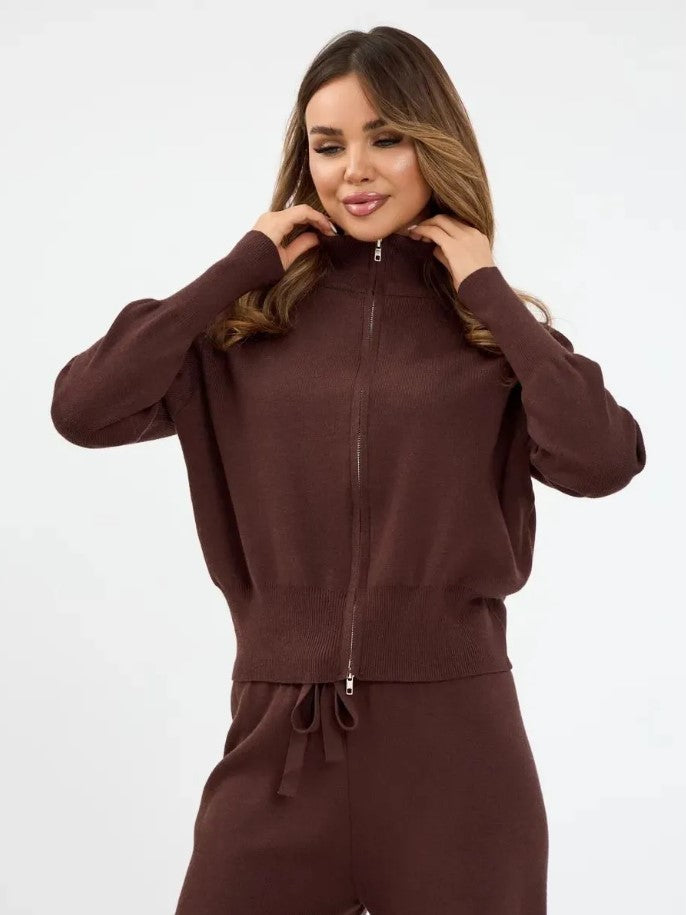 ALBA | Pantalon large, veste zippée.