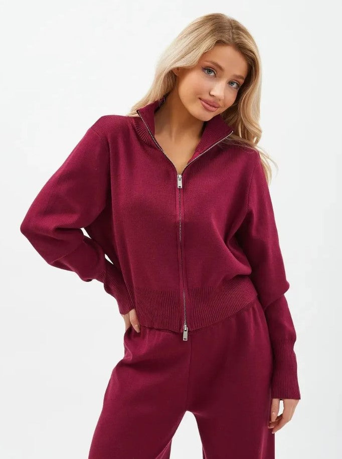 ALBA | Pantalon large, veste zippée.