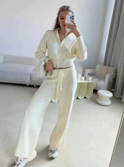 ALBA | Pantalon large, veste zippée.